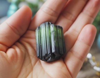 Bienfaits tourmaline : vertus protectrices et purification énergétique par la tourmaline