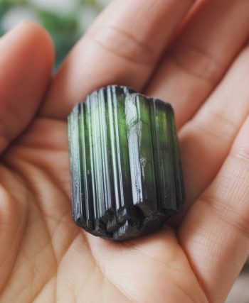 Bienfaits tourmaline : vertus protectrices et purification énergétique par la tourmaline